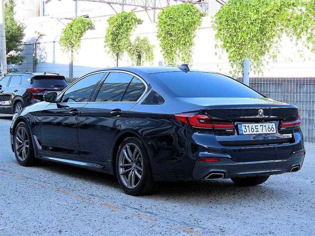 BMW 5시리즈 5시리즈 (G30) 520d M 스포츠 플러스 이미지 3