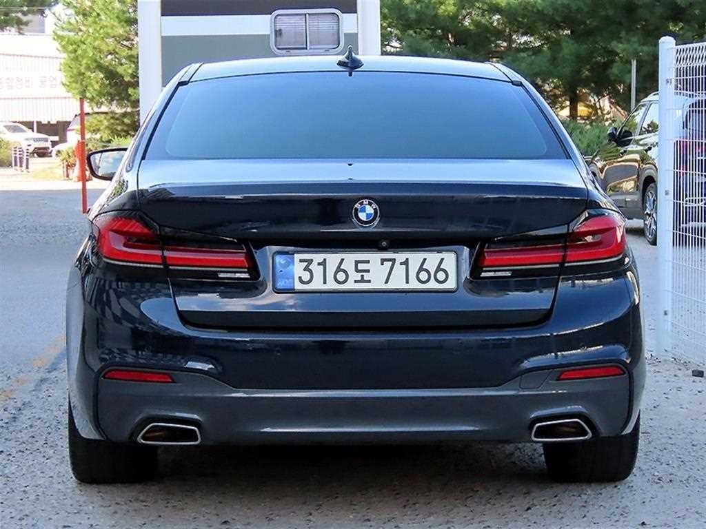 BMW 5시리즈 5시리즈 (G30) 520d M 스포츠 플러스 이미지 4