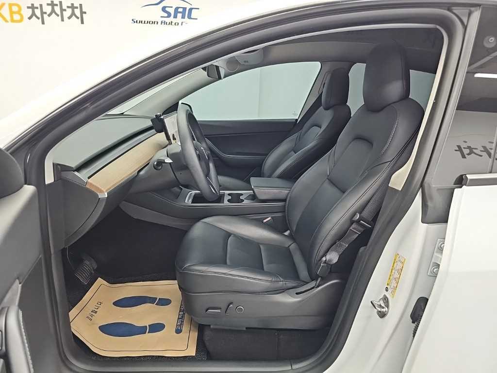테슬라 모델 Y 스탠다드 레인지 이미지 11