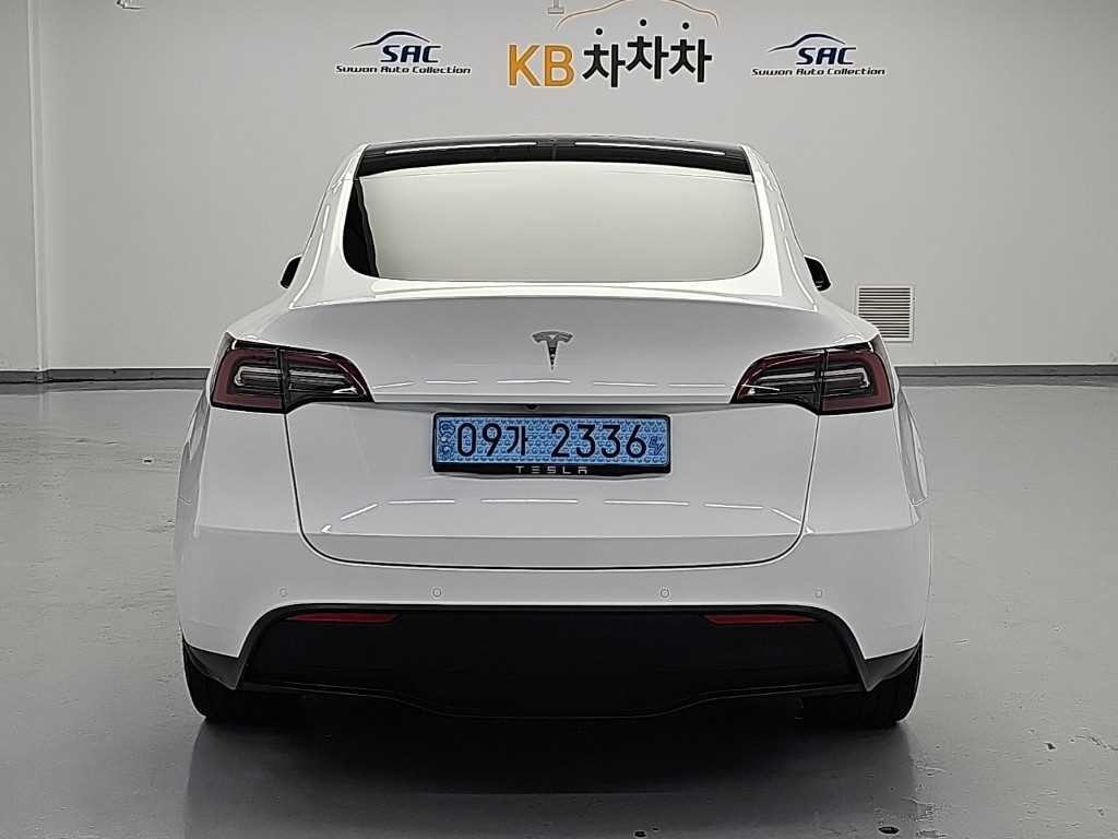 테슬라 모델 Y 스탠다드 레인지 이미지 3