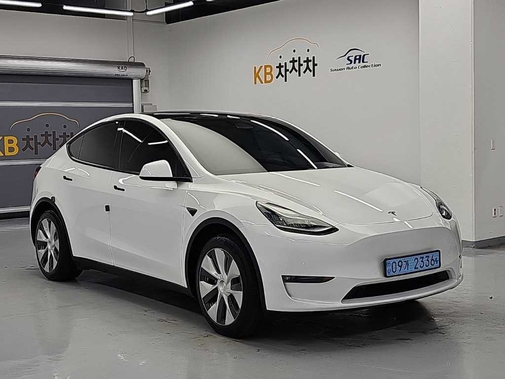 테슬라 모델 Y 스탠다드 레인지 이미지 4