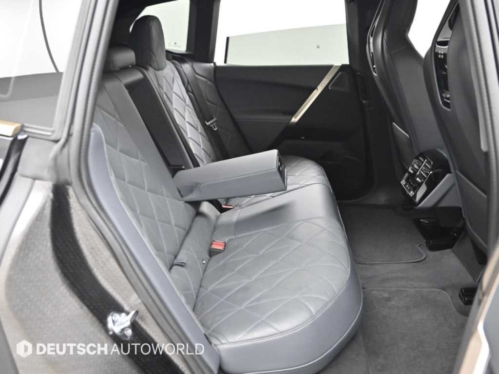 BMW iX xDrive 40 퍼스트 에디션 이미지 12
