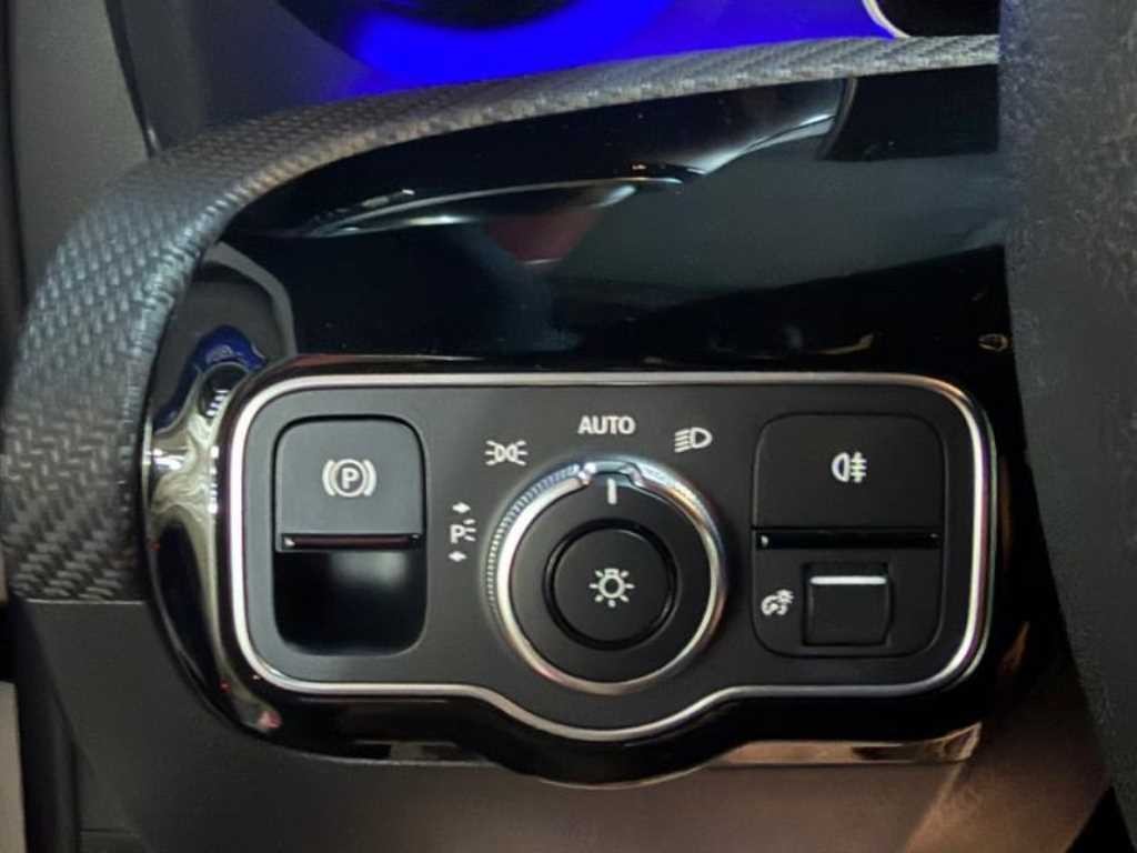 벤츠 A 클래스 A클래스 W177 A220 해치백 이미지 13
