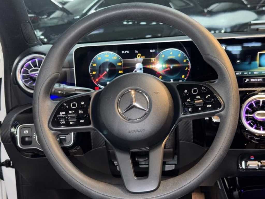 벤츠 A 클래스 A클래스 W177 A220 해치백 이미지 8