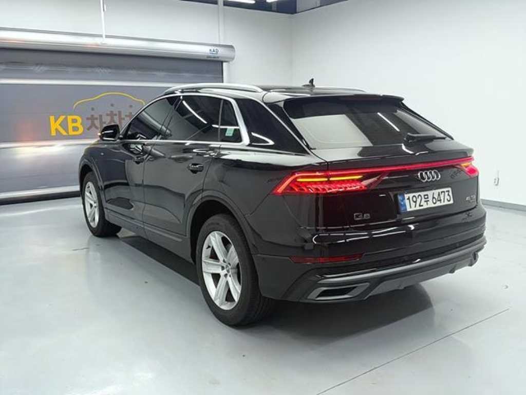 아우디 Q8 45 TDI 콰트로 프리미엄 이미지 6