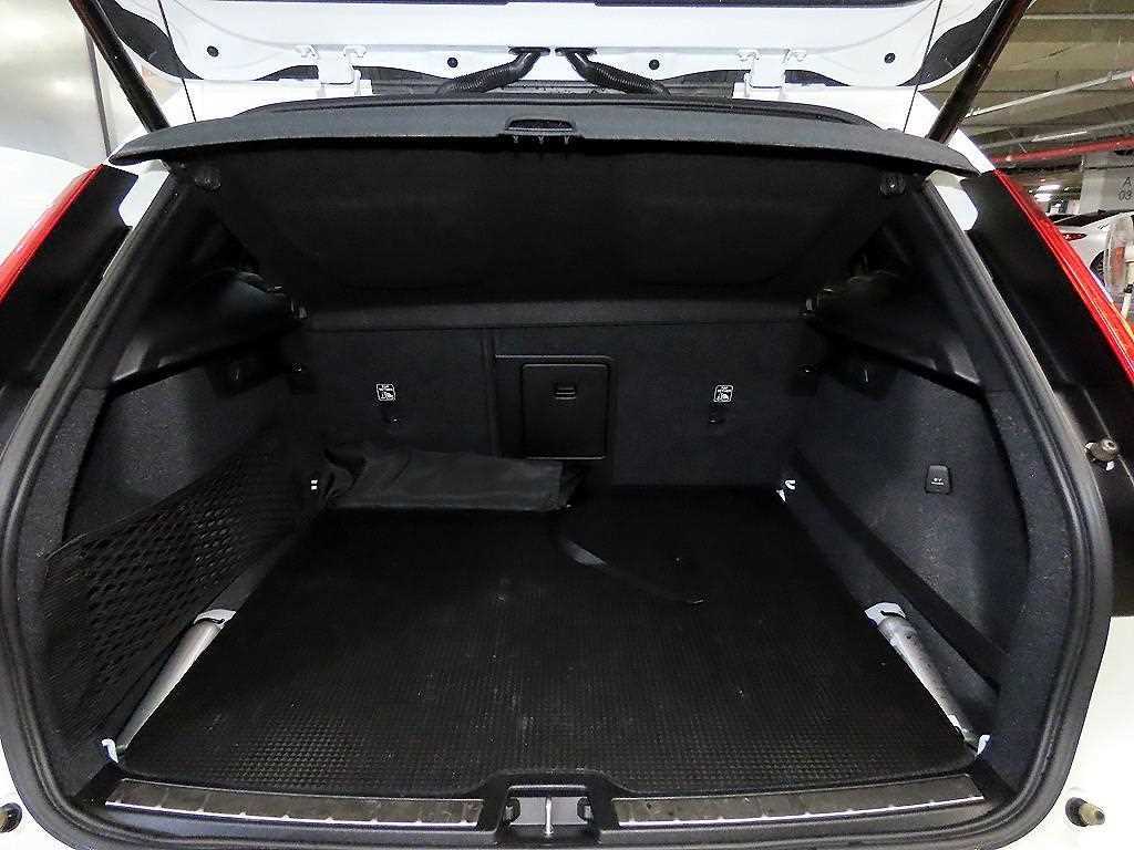 볼보 XC40 B4 AWD 인스크립션 이미지 17