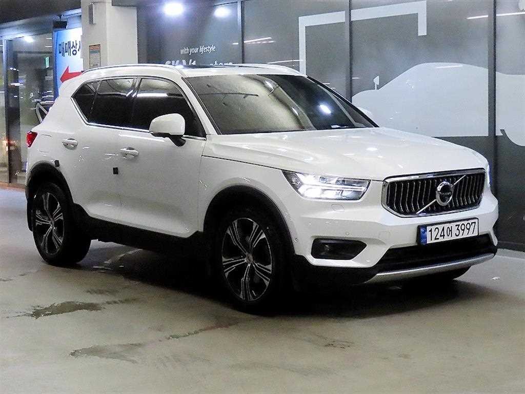 볼보 XC40 B4 AWD 인스크립션 이미지 2