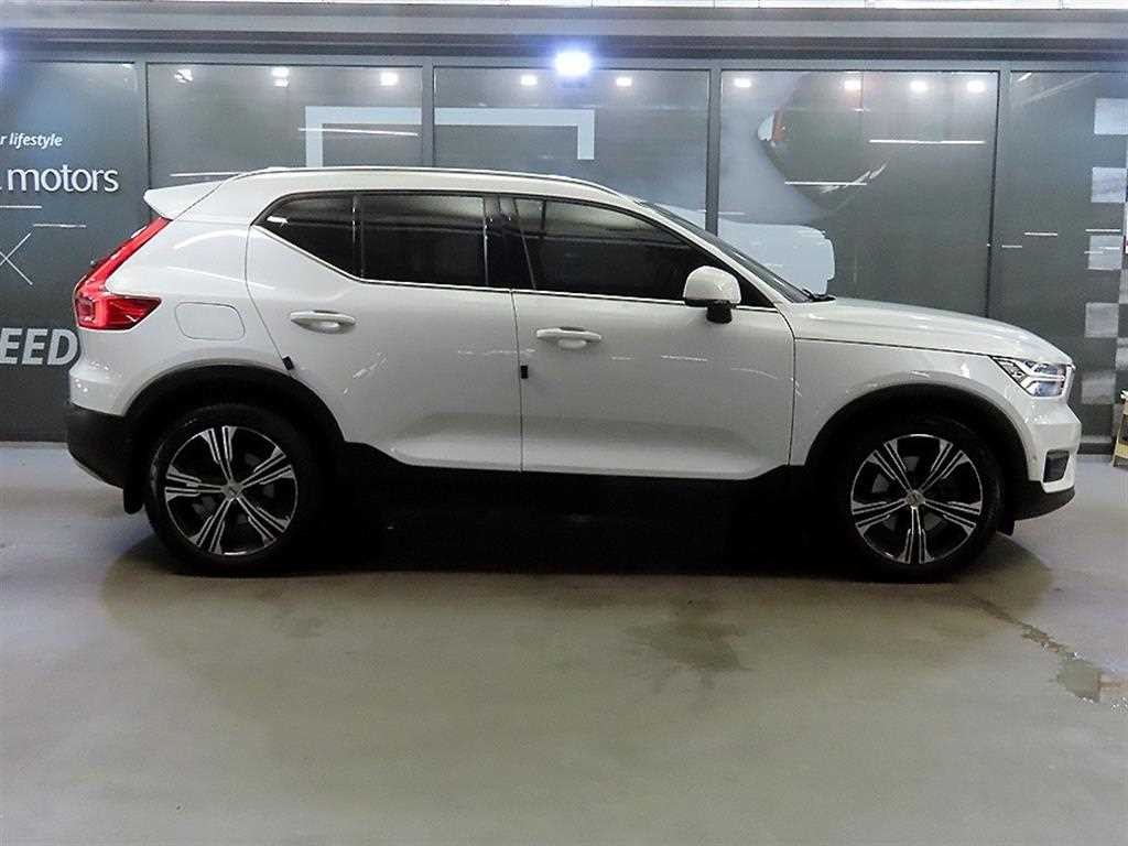 볼보 XC40 B4 AWD 인스크립션 이미지 3