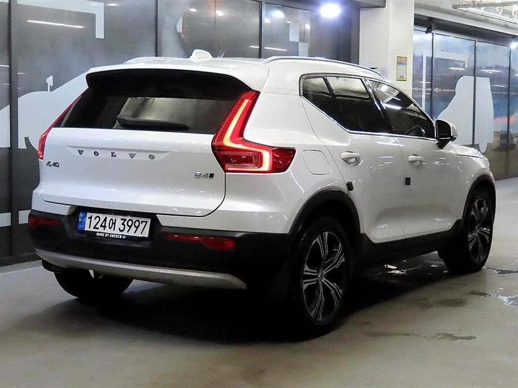 볼보 XC40 B4 AWD 인스크립션 이미지 4