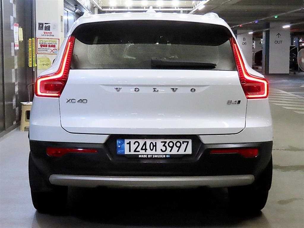 볼보 XC40 B4 AWD 인스크립션 이미지 5