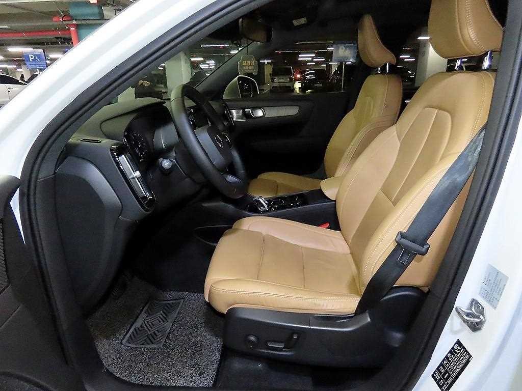 볼보 XC40 B4 AWD 인스크립션 이미지 6