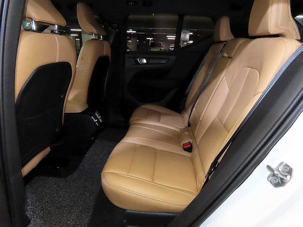 볼보 XC40 B4 AWD 인스크립션 이미지 7