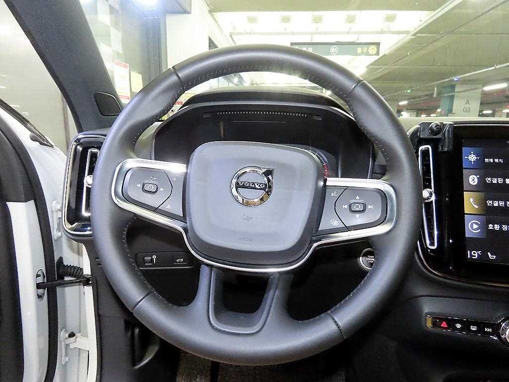 볼보 XC40 B4 AWD 인스크립션 이미지 8