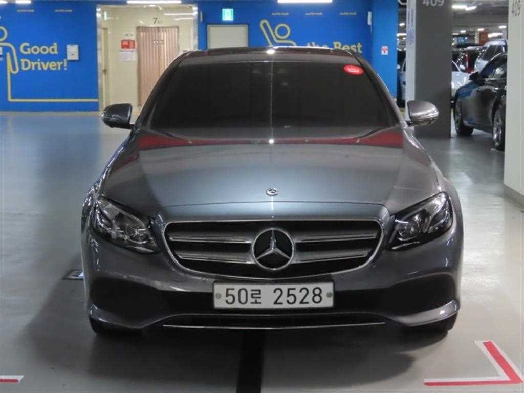 벤츠 E 클래스 E-클래스 W213 E300 4MATIC 아방가르드 이미지 1