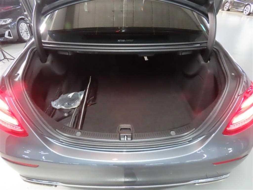 벤츠 E 클래스 E-클래스 W213 E300 4MATIC 아방가르드 이미지 17