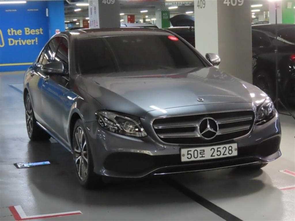벤츠 E 클래스 E-클래스 W213 E300 4MATIC 아방가르드 이미지 2
