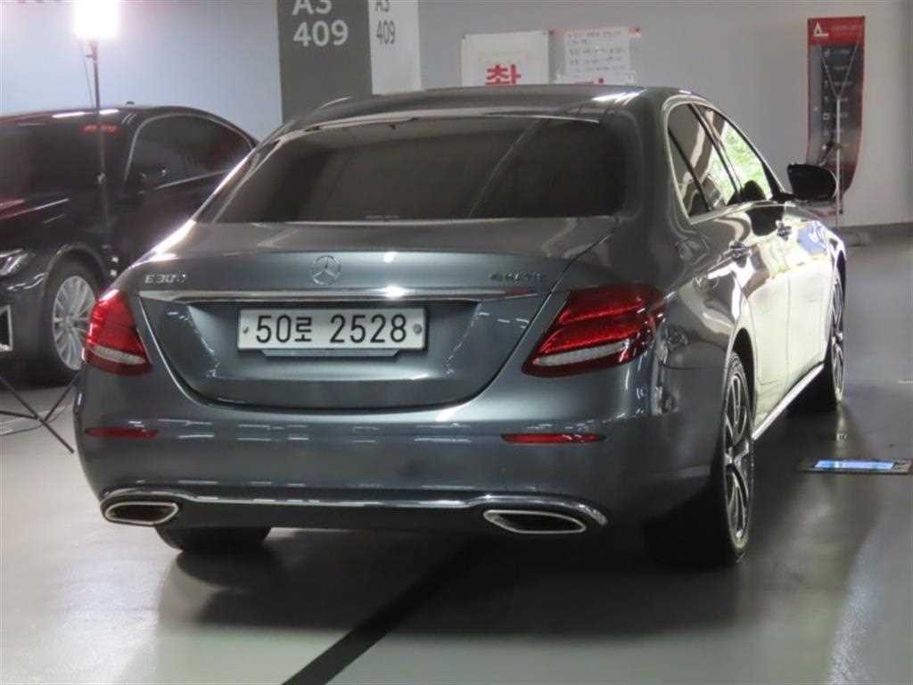 벤츠 E 클래스 E-클래스 W213 E300 4MATIC 아방가르드 이미지 3