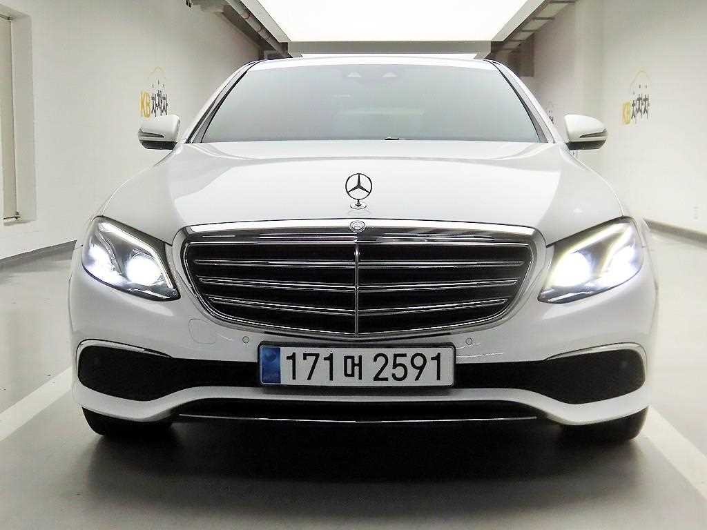 벤츠 E 클래스 E-클래스 W213 E220d 익스클루시브 이미지 1