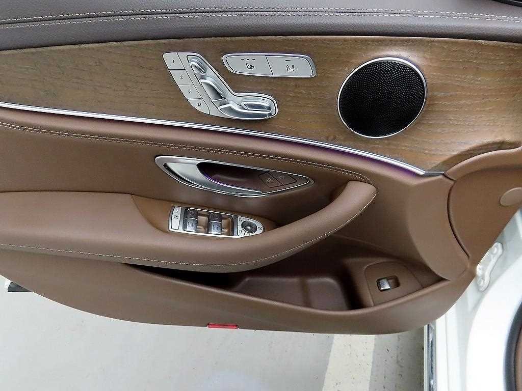 벤츠 E 클래스 E-클래스 W213 E220d 익스클루시브 이미지 11