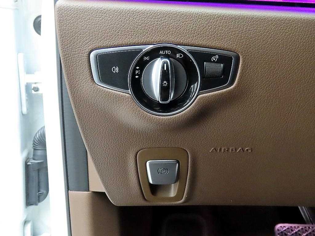 벤츠 E 클래스 E-클래스 W213 E220d 익스클루시브 이미지 12