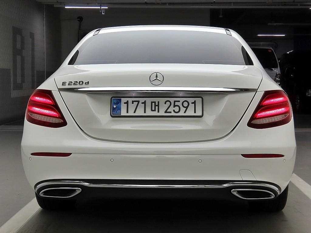 벤츠 E 클래스 E-클래스 W213 E220d 익스클루시브 이미지 3