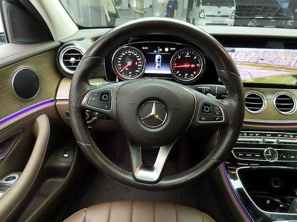 벤츠 E 클래스 E-클래스 W213 E220d 익스클루시브 이미지 7