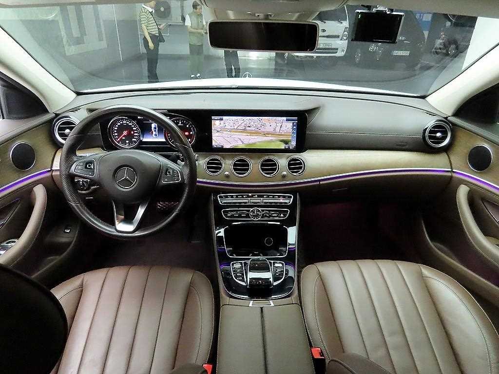 벤츠 E 클래스 E-클래스 W213 E220d 익스클루시브 이미지 8