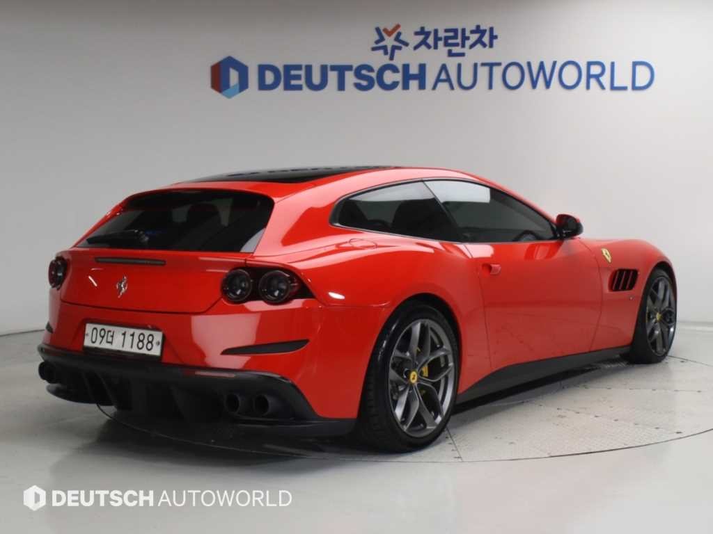 페라리 GTC4 루쏘 T3.9 V8 이미지 2