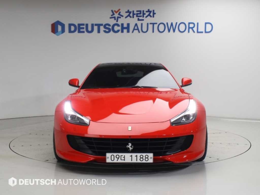 페라리 GTC4 루쏘 T3.9 V8 이미지 3
