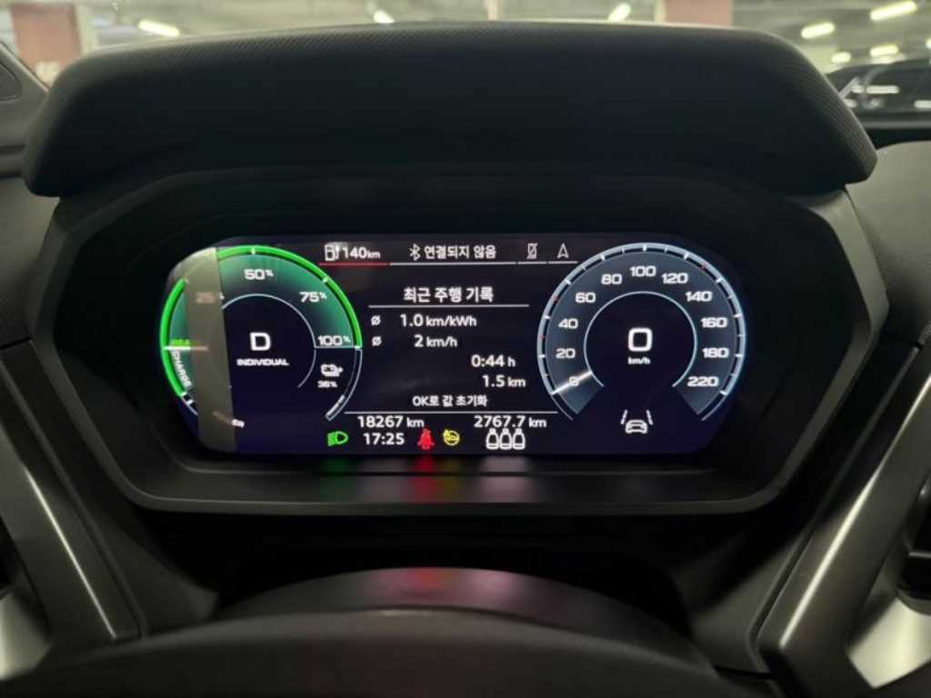 아우디 Q4 Q4 e-트론 40 프리미엄 이미지 9