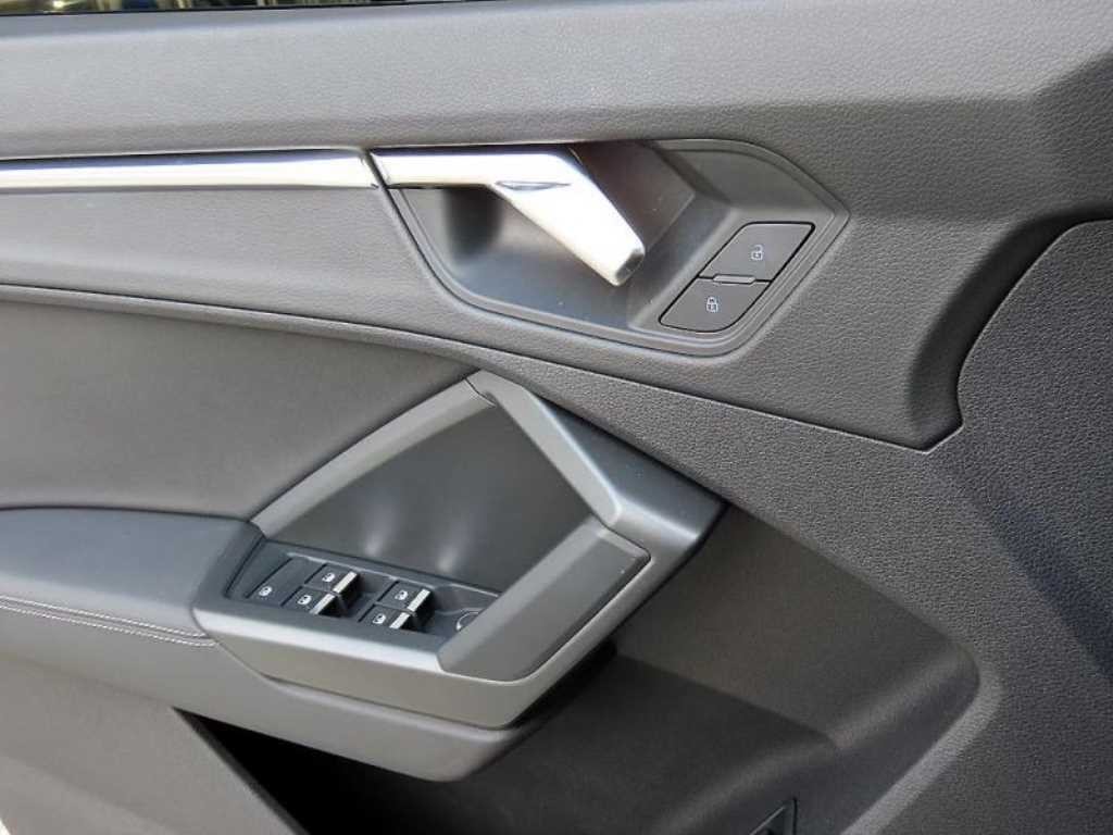 아우디 Q3 Q3 (F3) 35 TDI 스포트백 프리미엄 이미지 11
