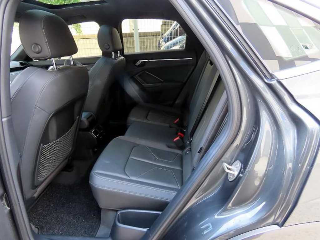 아우디 Q3 Q3 (F3) 35 TDI 스포트백 프리미엄 이미지 6