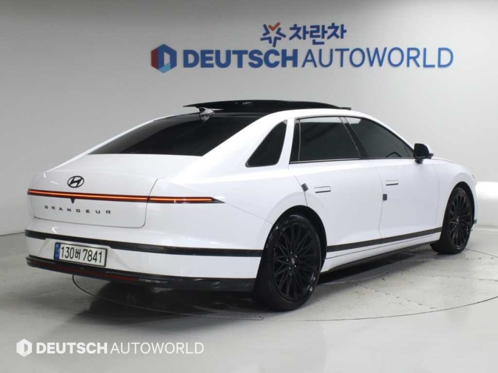 현대 그랜저 그랜저 (GN7) 가솔린 3.5 4WD 캘리그래피 블랙 잉크 이미지 2