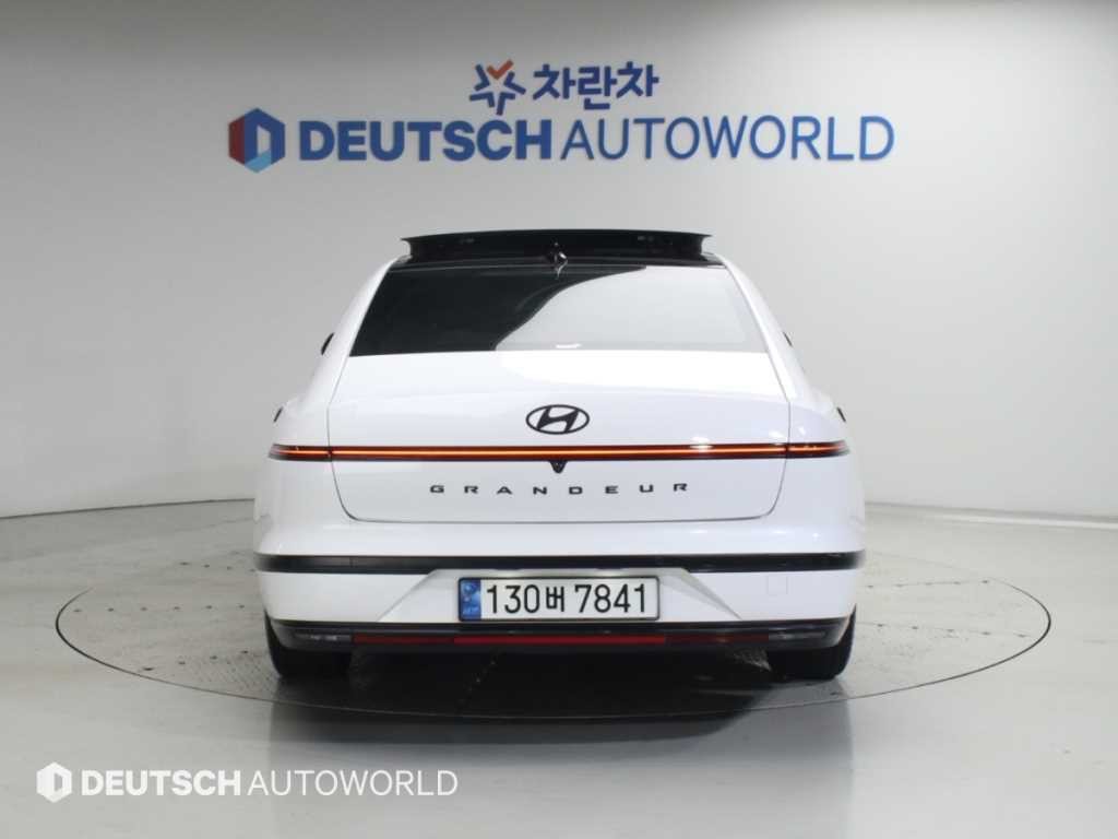 현대 그랜저 그랜저 (GN7) 가솔린 3.5 4WD 캘리그래피 블랙 잉크 이미지 4