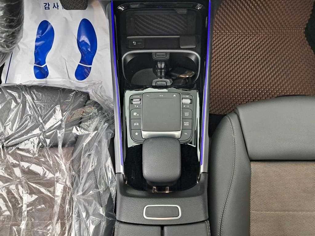 벤츠 EQB EQB (X243) EQB 300 4MATIC 일렉트릭 아트 이미지 14