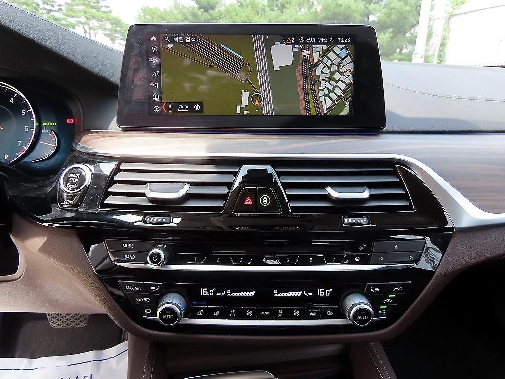 BMW 5시리즈 5시리즈 (G30) 530i xDrive M 스포츠 이미지 13