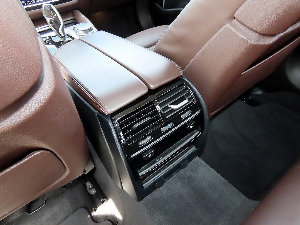 BMW 5시리즈 5시리즈 (G30) 530i xDrive M 스포츠 이미지 16