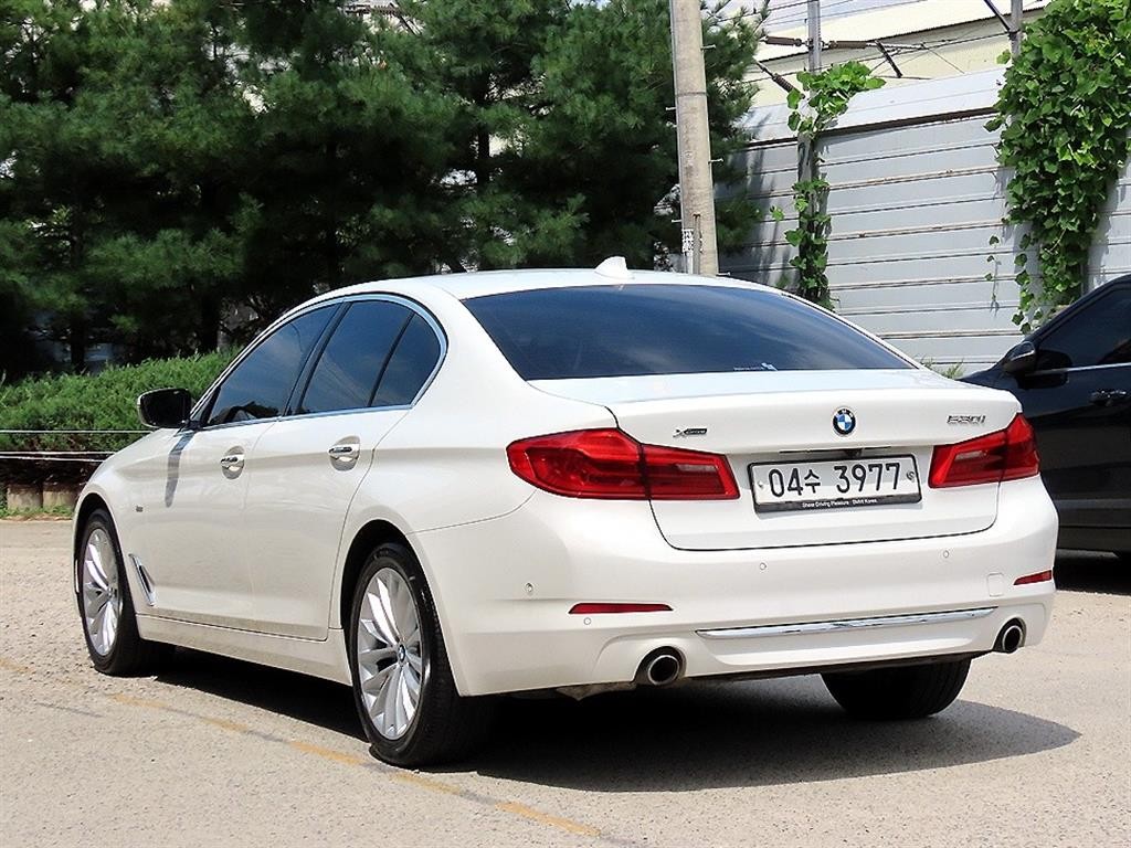 BMW 5시리즈 5시리즈 (G30) 530i xDrive M 스포츠 이미지 3
