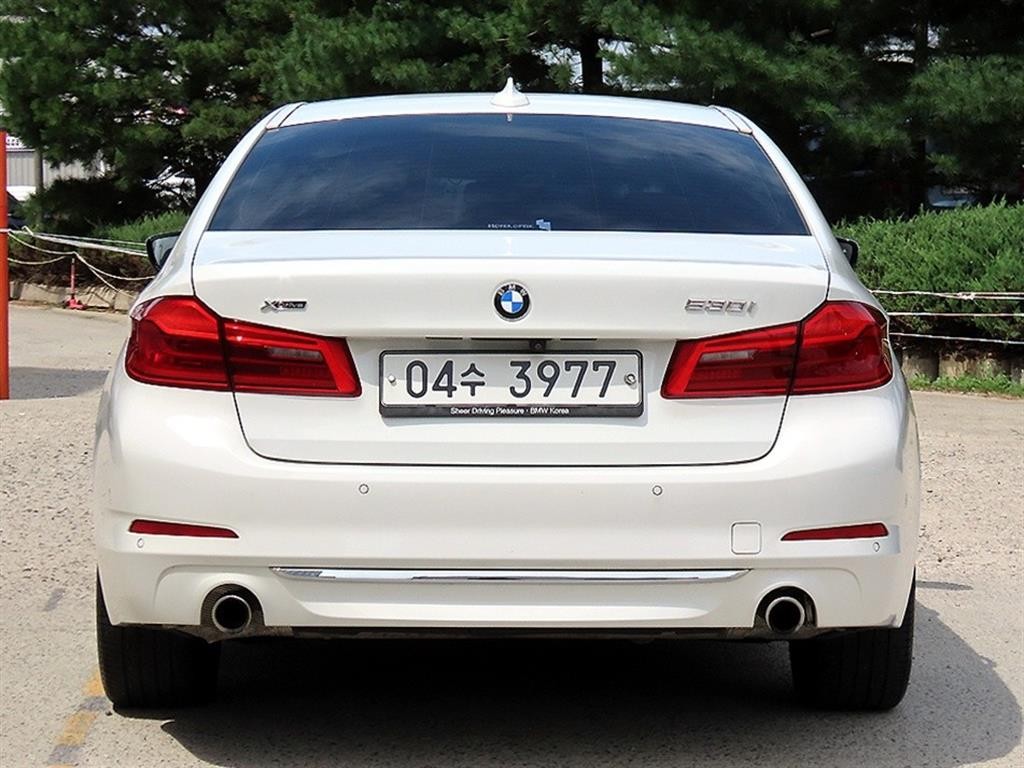 BMW 5시리즈 5시리즈 (G30) 530i xDrive M 스포츠 이미지 4