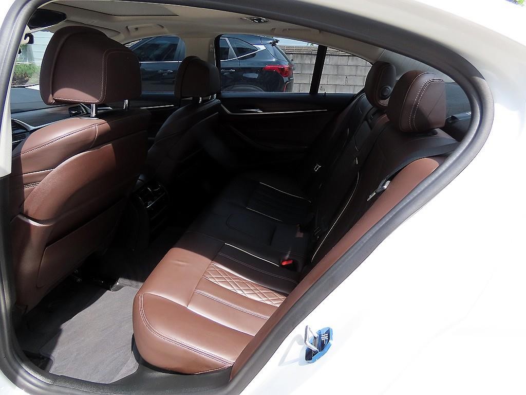 BMW 5시리즈 5시리즈 (G30) 530i xDrive M 스포츠 이미지 6