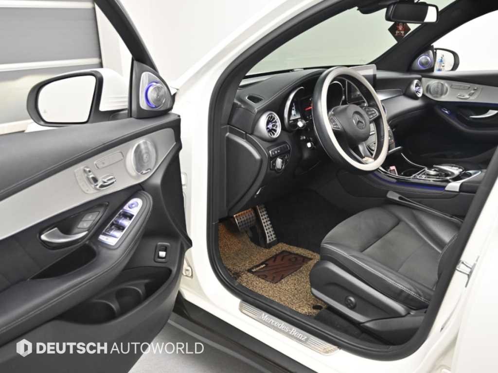 벤츠 GLC 클래스 GLC클래스 X253 GLC 300 4MATIC AMG LINE 쿠페 이미지 11