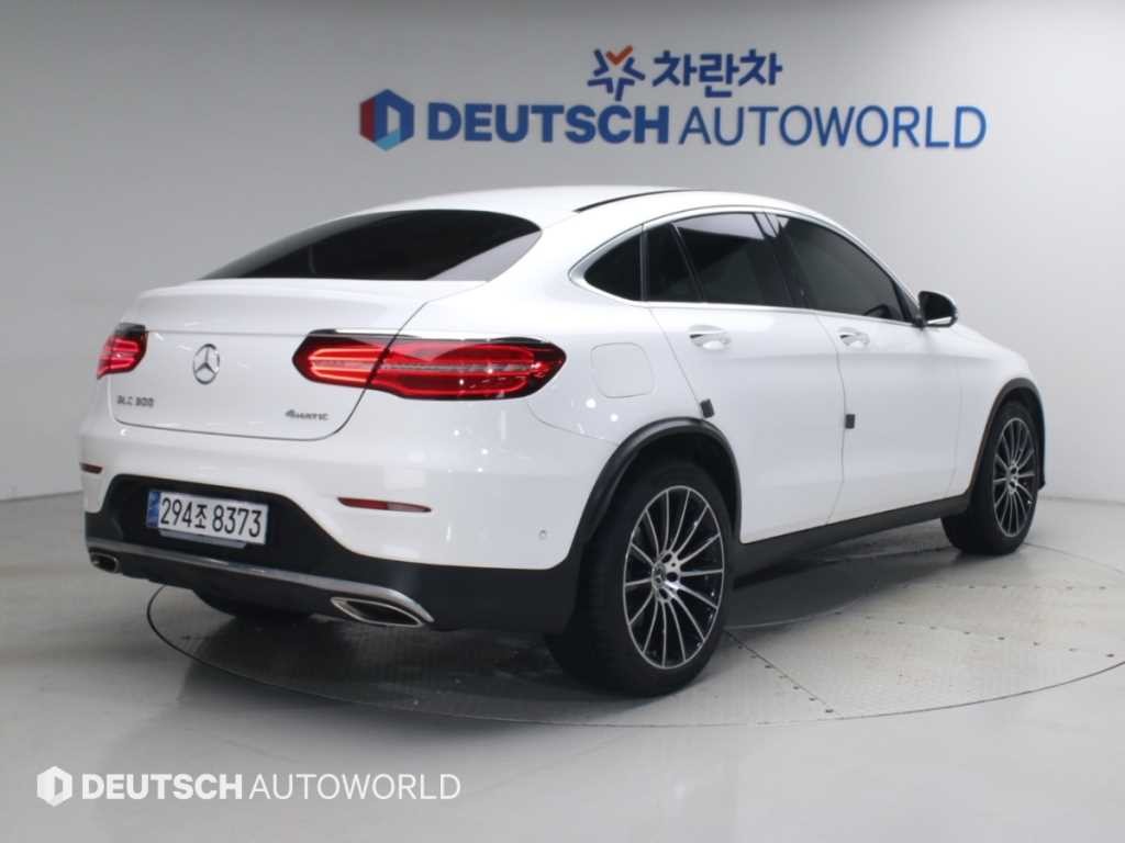 벤츠 GLC 클래스 GLC클래스 X253 GLC 300 4MATIC AMG LINE 쿠페 이미지 3