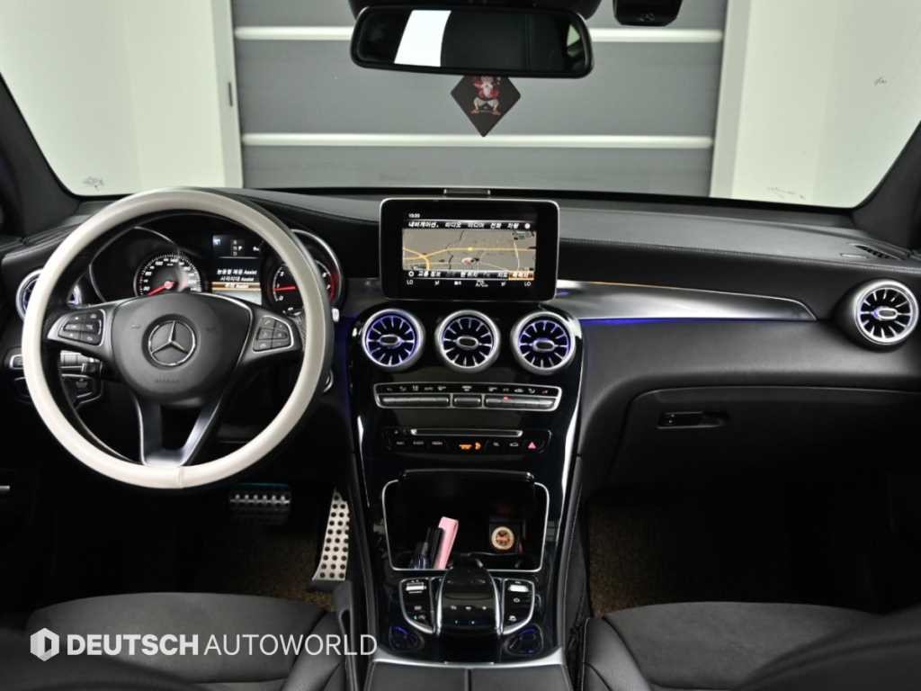 벤츠 GLC 클래스 GLC클래스 X253 GLC 300 4MATIC AMG LINE 쿠페 이미지 7
