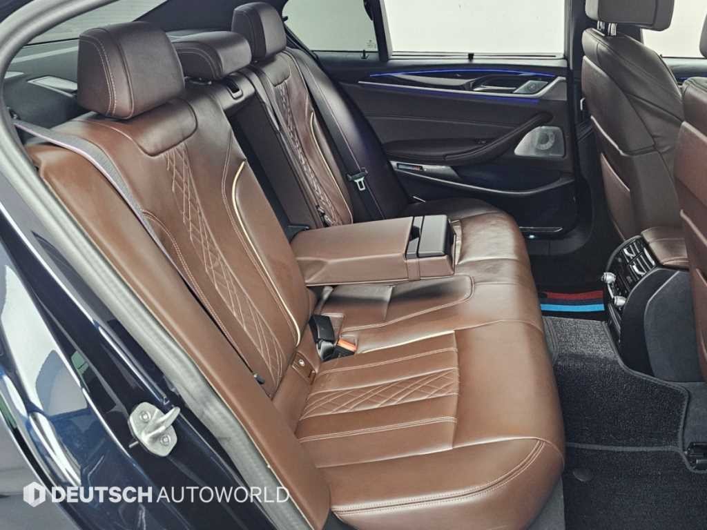 BMW 5시리즈 5시리즈 (G30) M550i xDrive 이미지 12