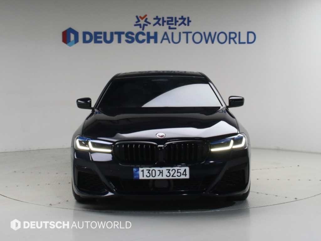 BMW 5시리즈 5시리즈 (G30) M550i xDrive 이미지 3