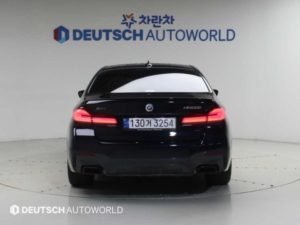 BMW 5시리즈 5시리즈 (G30) M550i xDrive 이미지 4