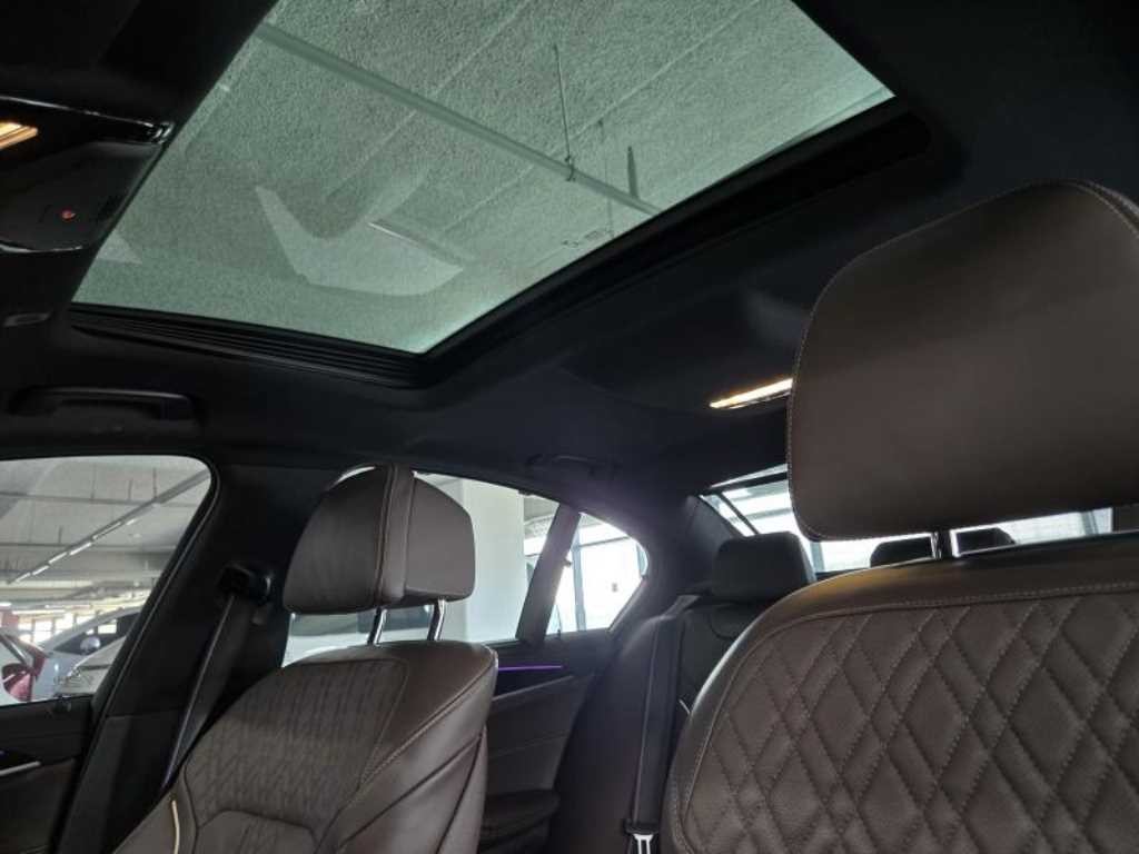 BMW 5시리즈 5시리즈 (G30) M550i xDrive 이미지 13