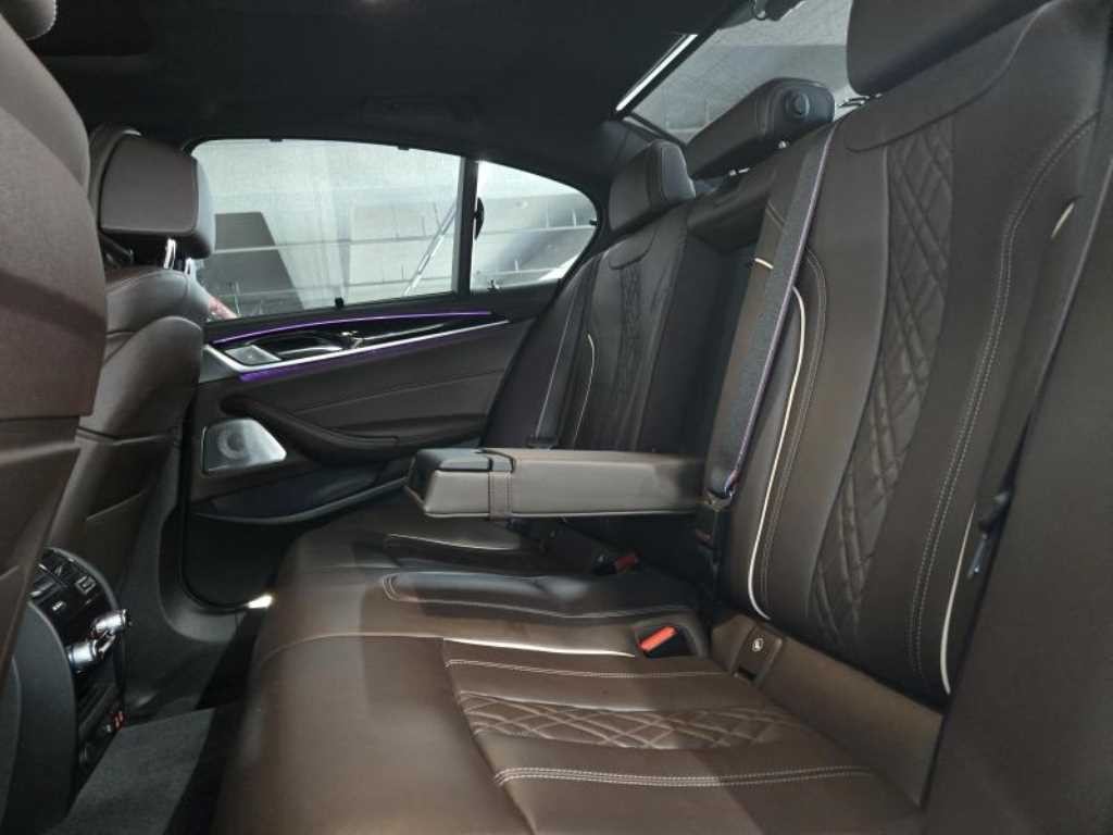 BMW 5시리즈 5시리즈 (G30) M550i xDrive 이미지 15