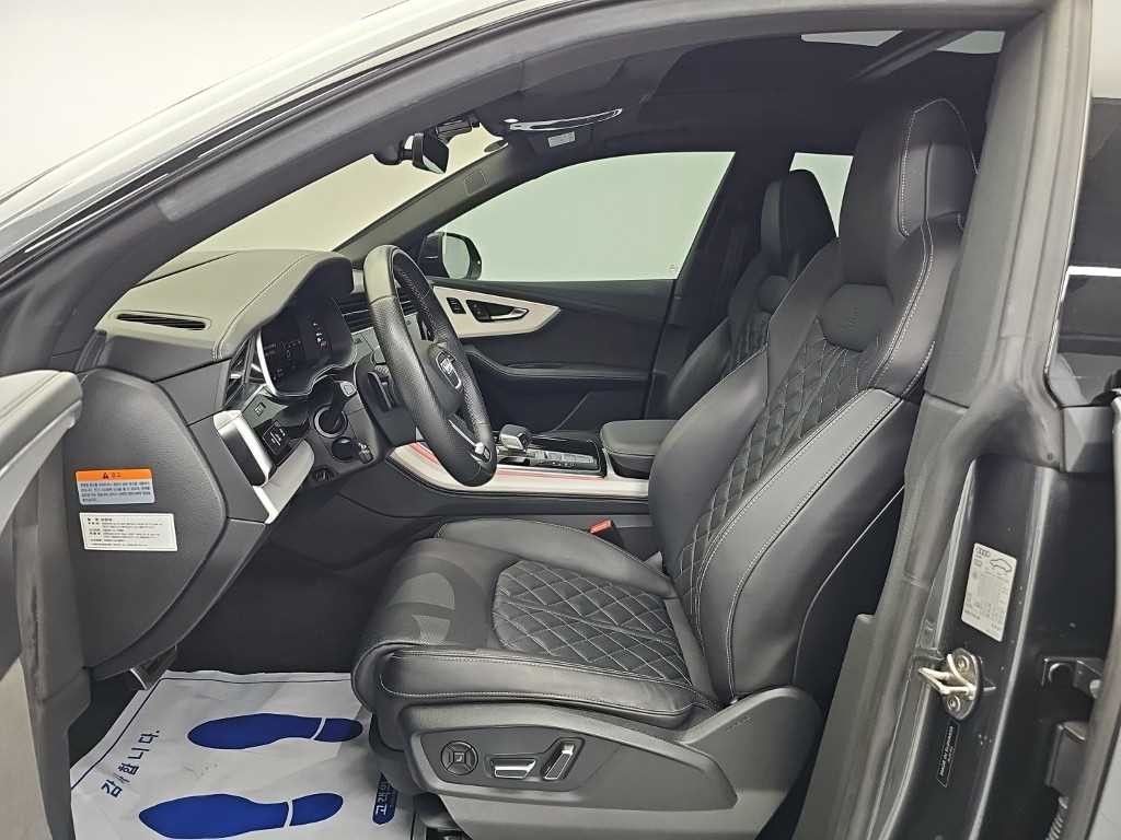 아우디 Q8 55 TFSI 콰트로 프리미엄 이미지 11