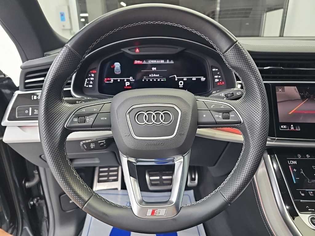 아우디 Q8 55 TFSI 콰트로 프리미엄 이미지 9